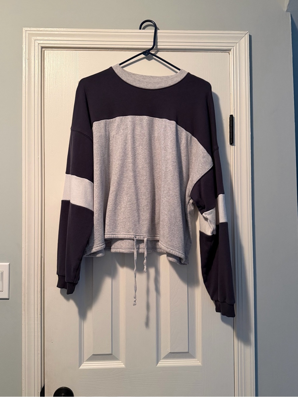 American Eagle Navy Blue, White, and Grey Pull Over